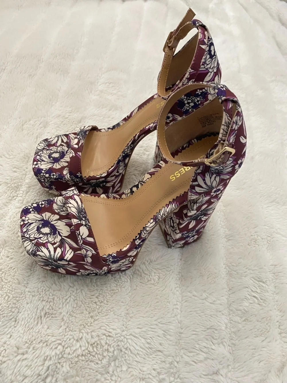 Express Platform Ankle-Strap Floral Heeled Sandals in Plum Size 7